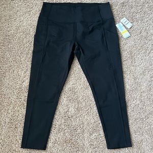 Zella live-in 7/8 black leggings with pockets